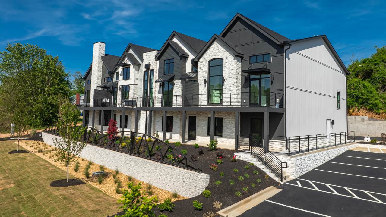 La Cresta Condominiums